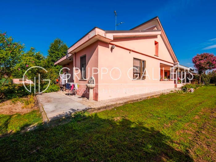 Casa con 6 locali in vendita in Via Roma, San Nazzaro Sesia