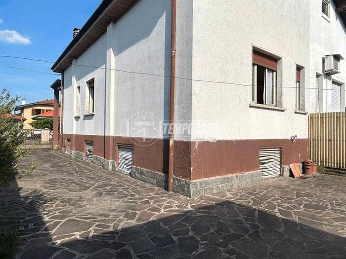 Casa trilocale in vendita in Via Pierre e Marie Curie, Centro, Lentate sul Seveso