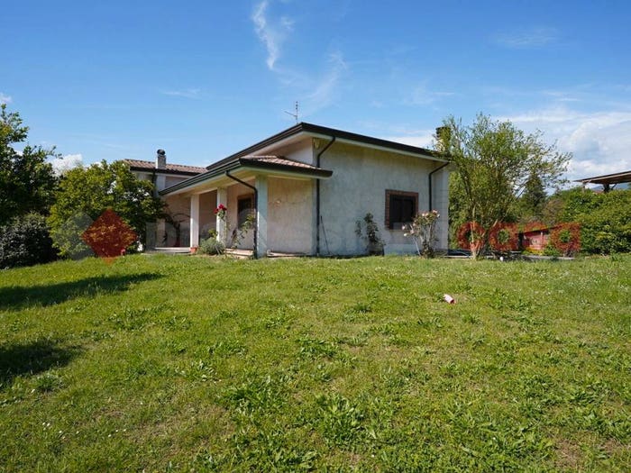 Casa con 5 locali in vendita in Via Foresta snc, Cassino
