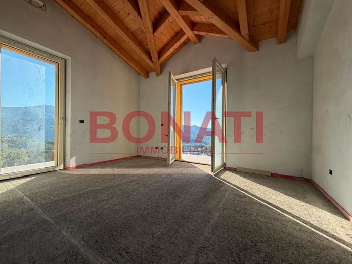 Casa con 5 locali in vendita in Via Marzabotto, Aulla