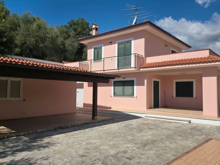 Casa con 6 locali in vendita in Contrada Calabretto No Number, Itri
