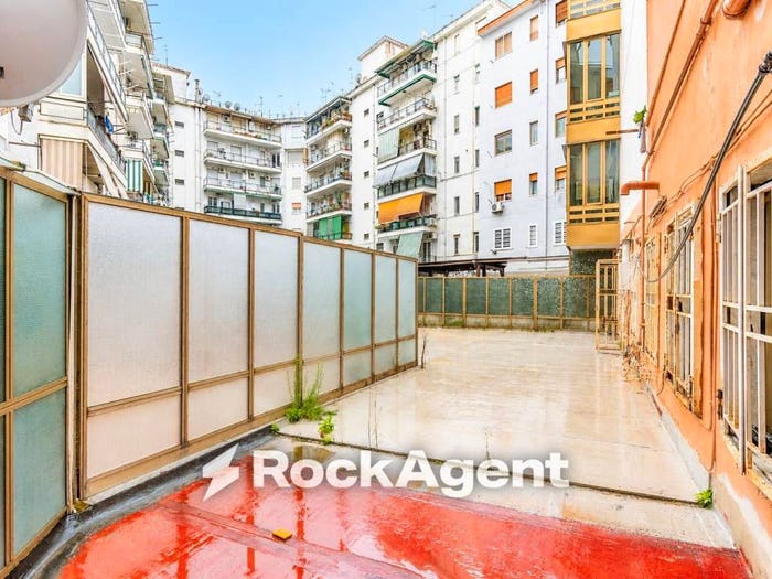 Appartamento con 6 locali in vendita in Via Generale Francesco Pignatelli bis, Arenaccia, Napoli