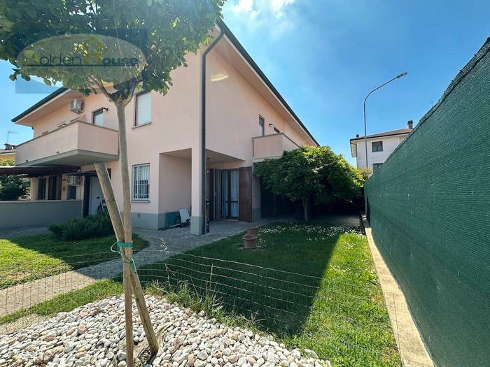 Casa con 5 locali in vendita in Via Leonardo Da Vinci, Centro, Molinella