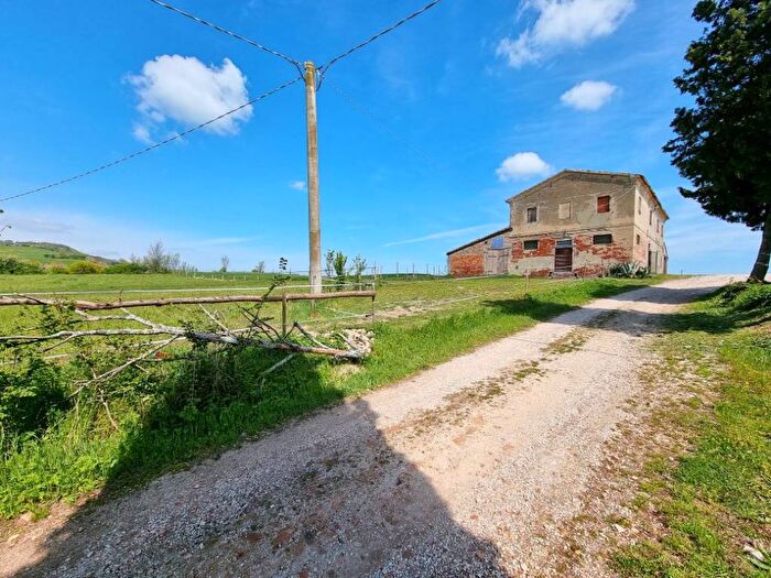 Casa con 6 locali in vendita in Strada di Stroppato, Borgo Santa Maria, Pesaro