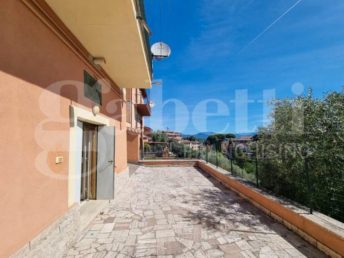 Appartamento quadrilocale in vendita in via Roma, Ponzano Romano