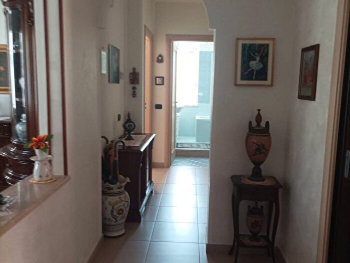 Appartamento trilocale in vendita in Via Cannolaro, Roccella Ionica