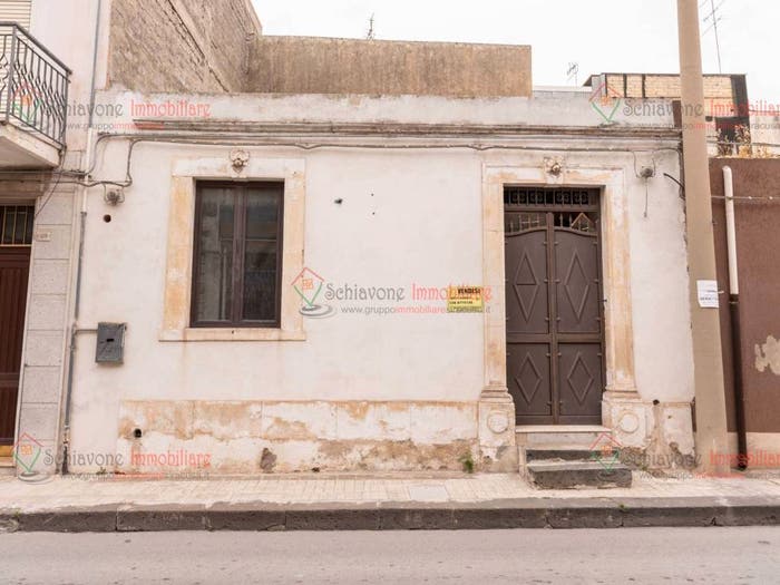 Appartamento quadrilocale in vendita in via Francesco Crispi, Floridia