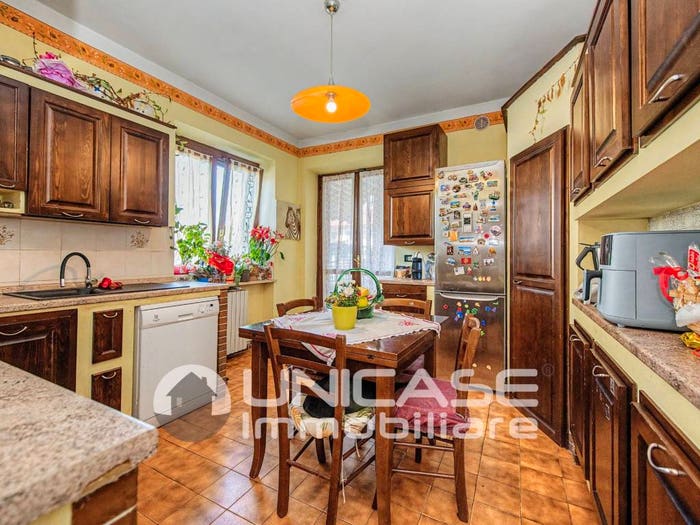 Appartamento quadrilocale in vendita in Piazza San Giovanni, Campiglione, CampiglioneFenile