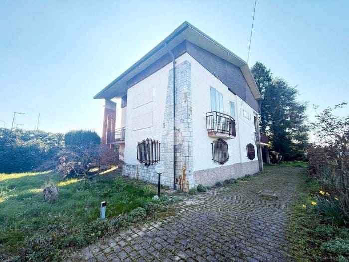 Casa trilocale in vendita in Via Ugo Foscolo, Gerenzano