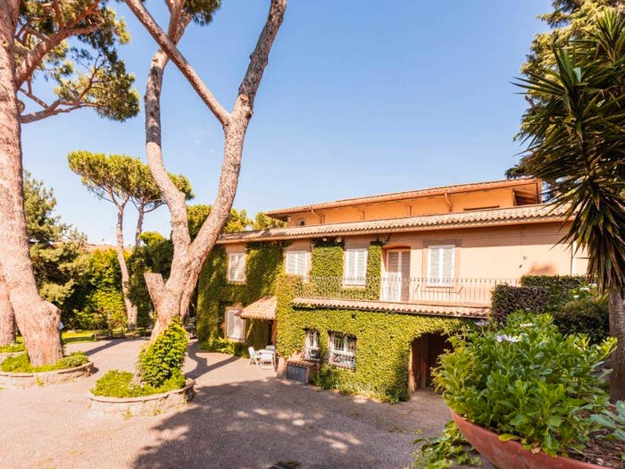 Casa con 6 locali in vendita in Via Enrico Medi, Semicentro, Marino