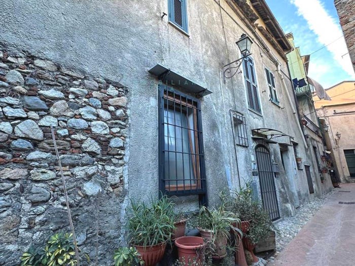 Casa trilocale in vendita in Via Toracco, Centro, Toirano