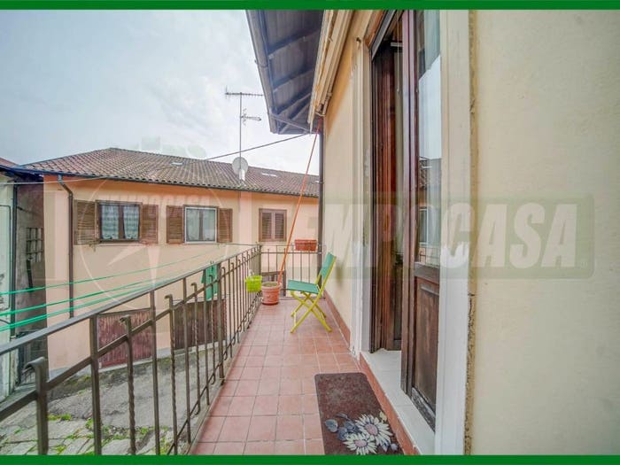 Casa quadrilocale in vendita in Via Giuseppe Mazzini, Centro, Gavirate
