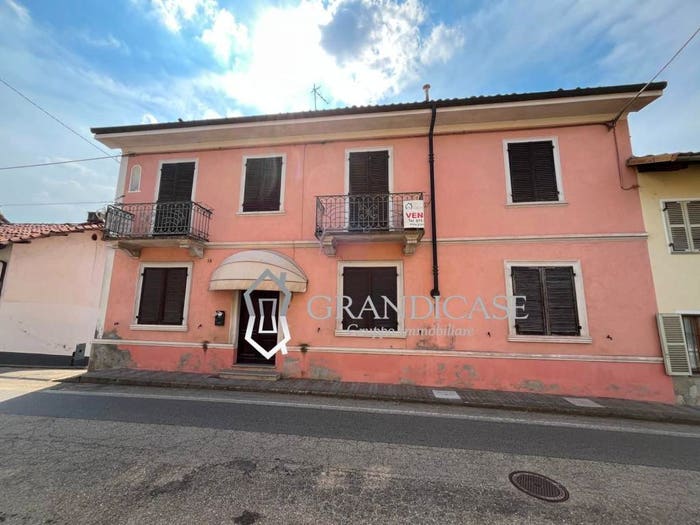 Casa con 6 locali in vendita in Via Roma, Berzano di San Pietro