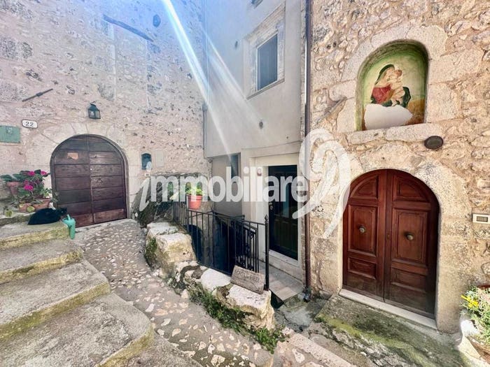 Casa trilocale in vendita in Via Roma, Centro, Fontecchio