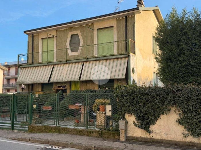 Casa quadrilocale in vendita in Viale Piave, Centro, Pessano con Bornago