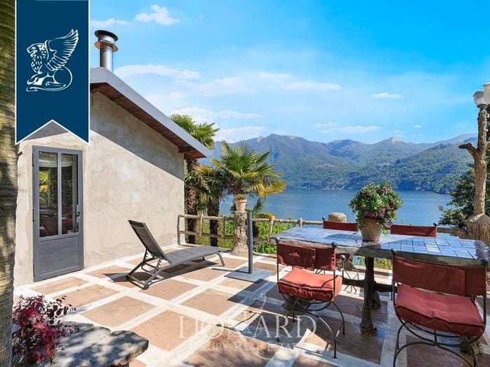Casa con 6 locali in vendita in Moltrasio