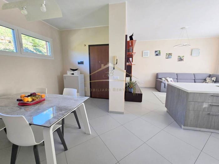 Appartamento trilocale in vendita in Via dei Mille, Centro, Borgosesia
