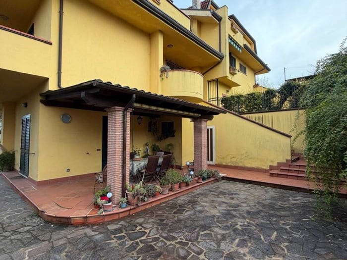 Casa con 5 locali in vendita in Via Le Rave, Torrice