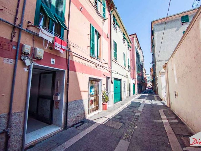 Appartamento quadrilocale in vendita in via Vigna, Sestri Ponente, Genova