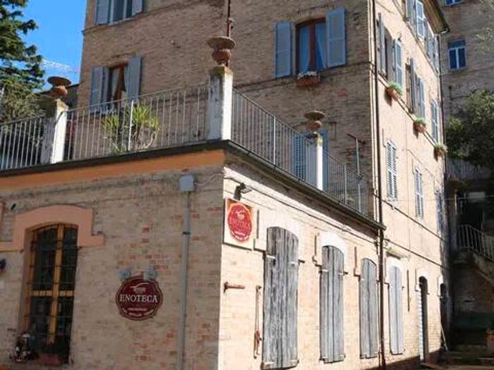 Appartamento con 6 locali in vendita in Via Enrico Bellesi, Centro, Fermo