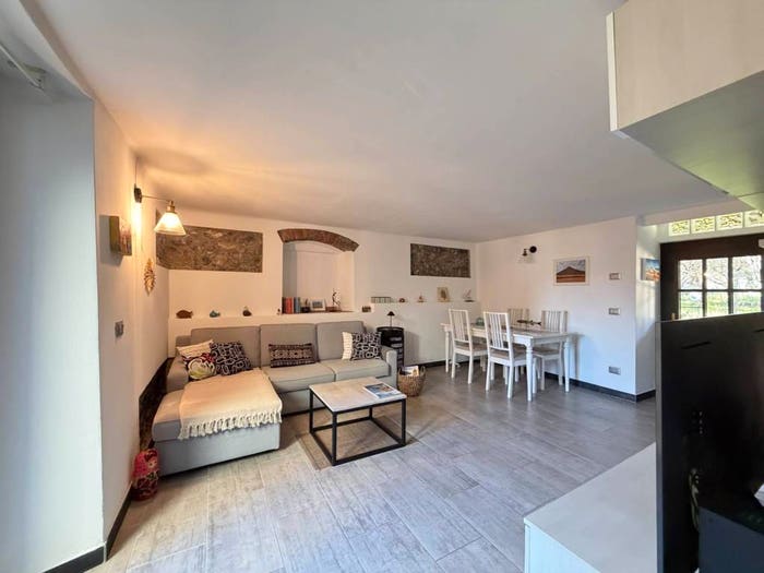 Casa con 6 locali in vendita in Colombiera Molicciara, Castelnuovo Magra