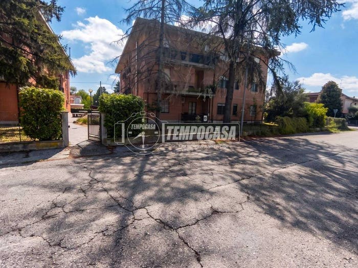 Appartamento trilocale in vendita in Via Piemonte, Cento Paese, Cento