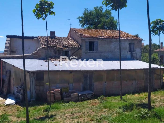 Casa con 6 locali in vendita in Strada Sant'Apollonia, Corinaldo