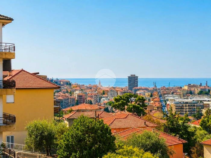 Appartamento con 5 locali in vendita in Via Privata Ernesto carli, Castelvecchio, Imperia