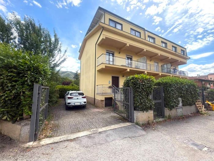 Casa con 6 locali in vendita in via dei Colatoi, Coppito Preturo, L'Aquila