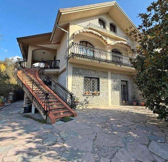 Casa con 6 locali in vendita in Viale Novembre, Pieve San Lorenzo, Minucciano