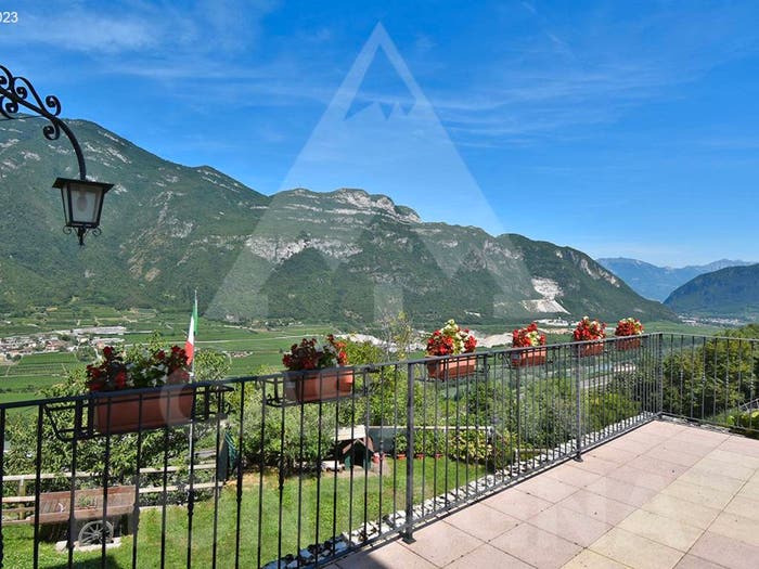 Casa con 6 locali in vendita in Via Fornace, Centro, Ala