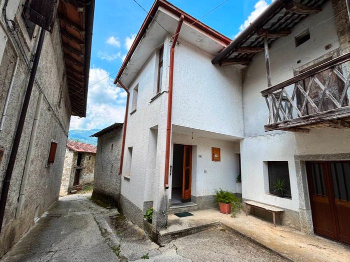Casa quadrilocale in vendita in Frazione Brizza di Sopra, Savogna
