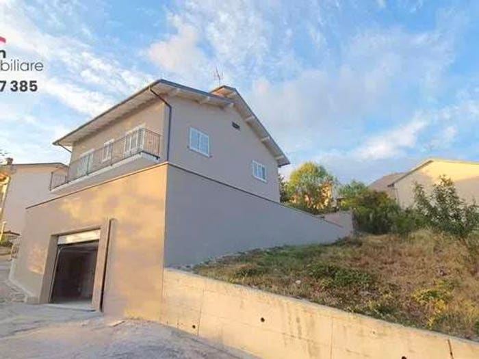 Appartamento quadrilocale in vendita in Via Aricavallo, Collebrincioni Assergi, L'Aquila