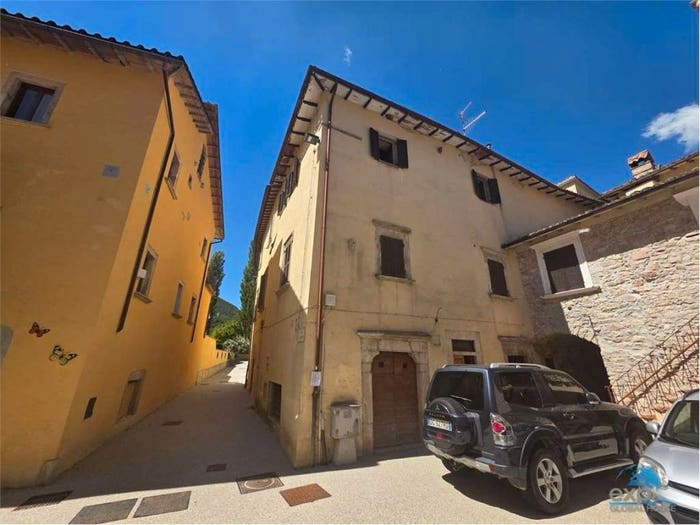 Appartamento trilocale in vendita in Borgo Cerreto, Cerreto di Spoleto