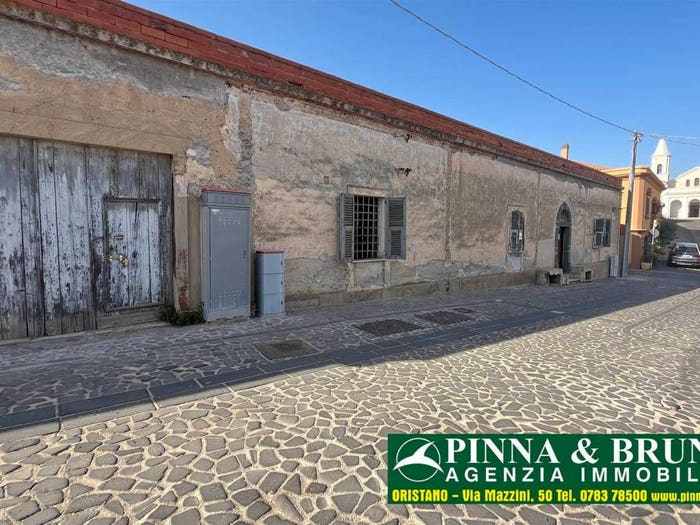 Casa con 6 locali in vendita in VIA IS GRAZIAS, Solarussa