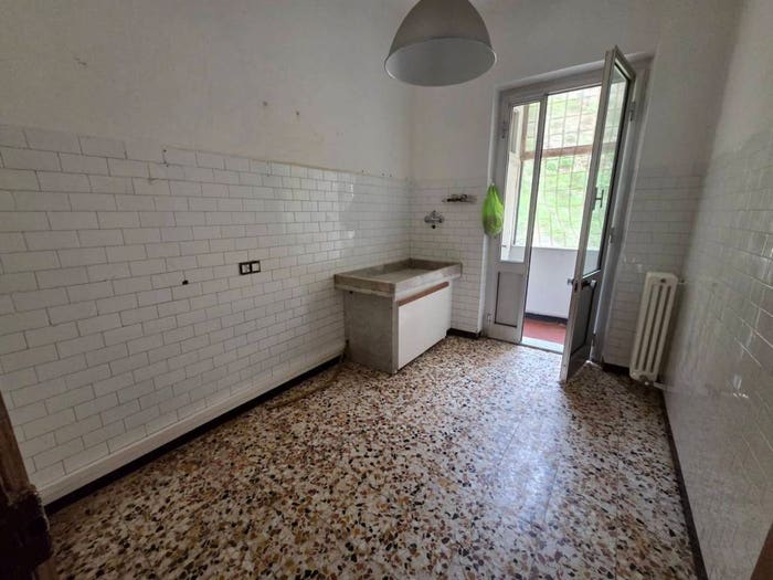 Appartamento trilocale in vendita in Via Delle Fabbriche, Fiorino, Genova