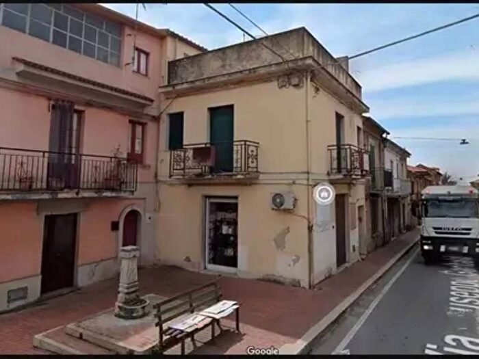Casa con 6 locali in vendita in Via Giuseppe Garibaldi, Laureana di Borrello