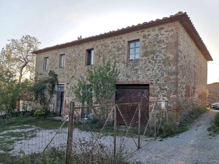 Casa con 6 locali in vendita in Via San Donato, Bucine