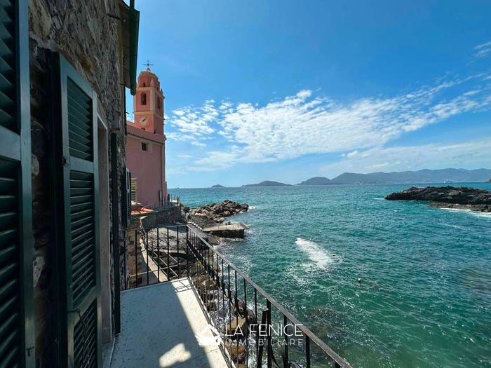 Appartamento con 6 locali in vendita in Piazza Novembre, La Serra Tellaro, Lerici