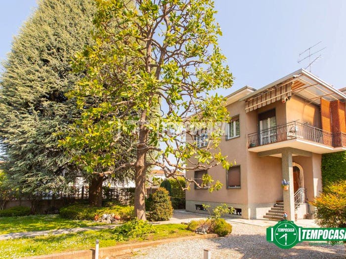Casa con 6 locali in vendita in Via Canton Santo, Borsano, Busto Arsizio
