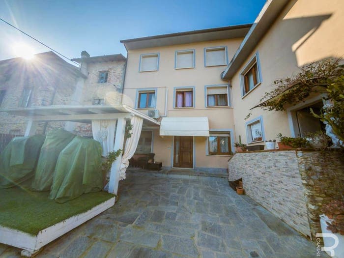 Casa con 6 locali in vendita in Via delle Mimose, Camaiore Paese, Camaiore