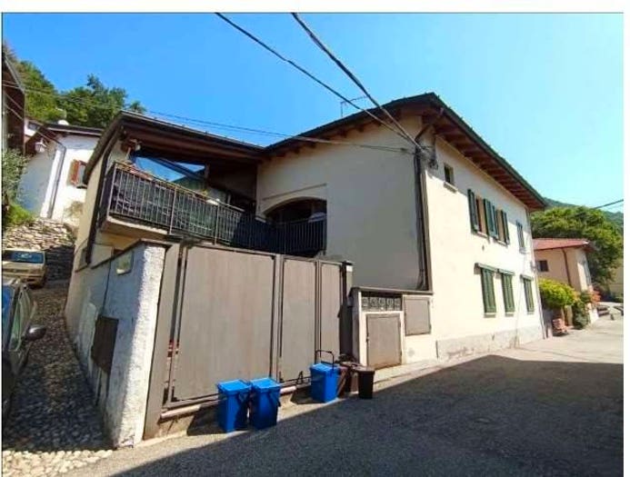 Appartamento trilocale in vendita in Via Roma, Centro, Casalzuigno