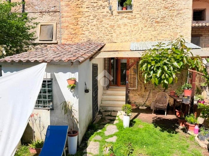 Appartamento trilocale in vendita in Corso Umberto, Centro, Stimigliano