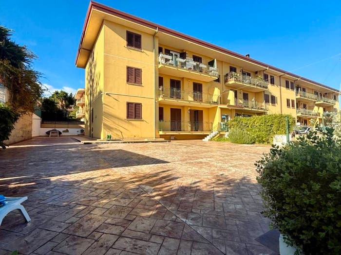 Appartamento con 6 locali in vendita in Via De Spuches, Centro, Bagheria