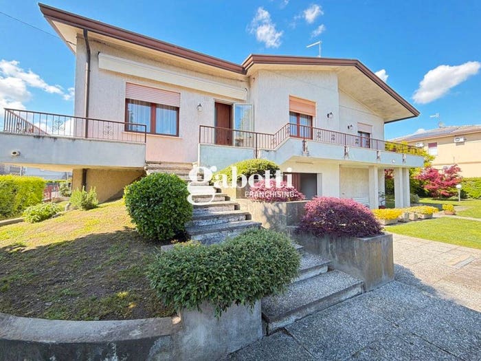 Casa con 6 locali in vendita in Centro, Agna
