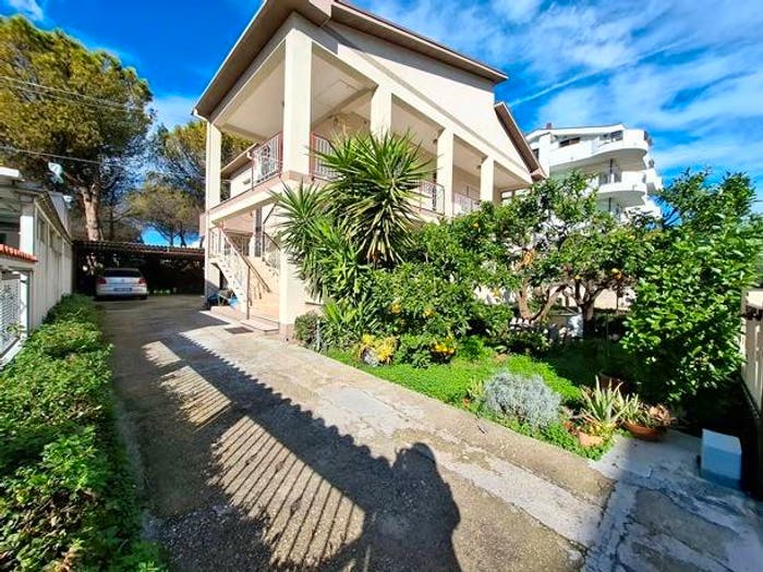 Casa con 6 locali in vendita in Vestina Chiarini, Montesilvano