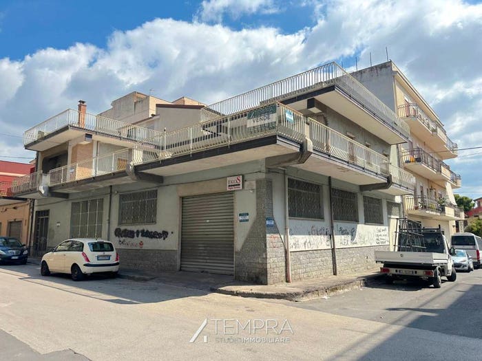 Casa con 6 locali in vendita in VIA ALBERT EINSTEIN, Adrano