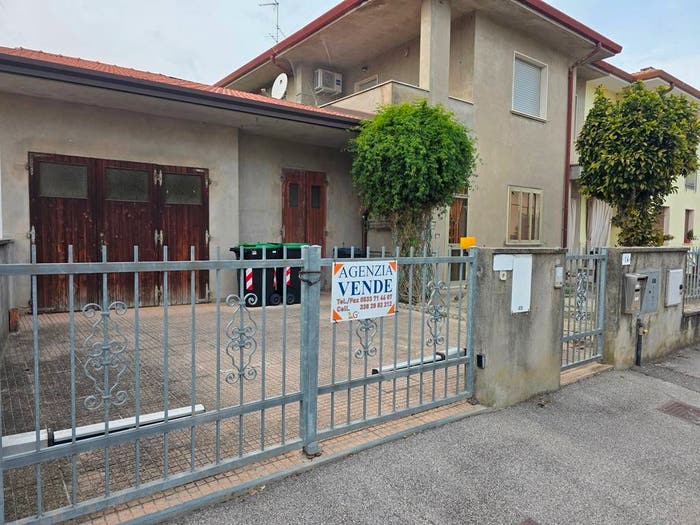 Appartamento quadrilocale in vendita in Via Arturo Toscanini, Centro, Codigoro