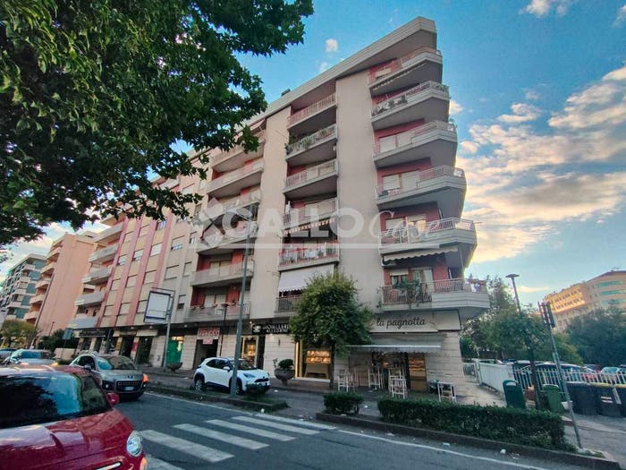 Appartamento quadrilocale in vendita in Via J F Kennedy, Roges, Rende