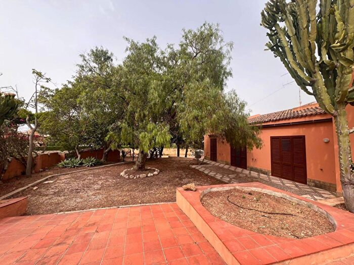 Casa con 8 locali in vendita in Contrada Spagnola, Marsala